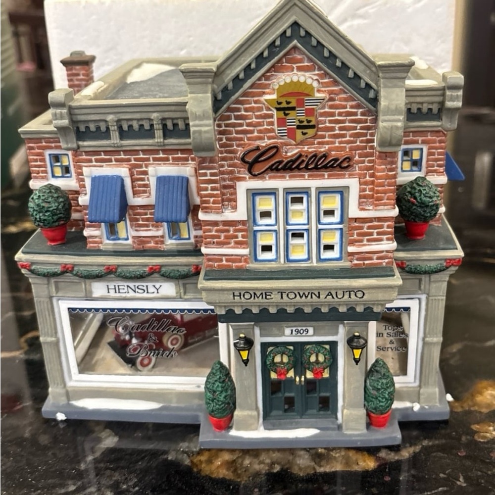Department 56 Christmas in the City Series Hensly Cadillac & Buick